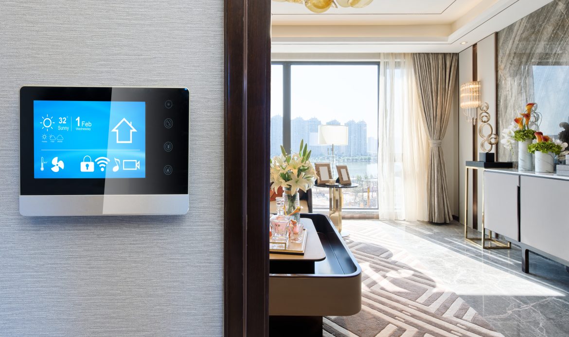Smart-Home-System auf Tablet-Bildschirm Hintergrund moderne Einrichtung